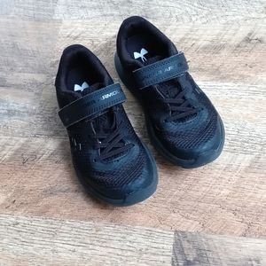 12k under armour kids shoes